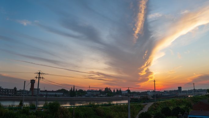 清晨太阳升起日出朝霞小镇