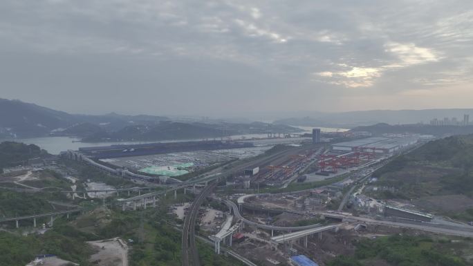 航拍重庆果园港长江港口集装箱码头建筑工地