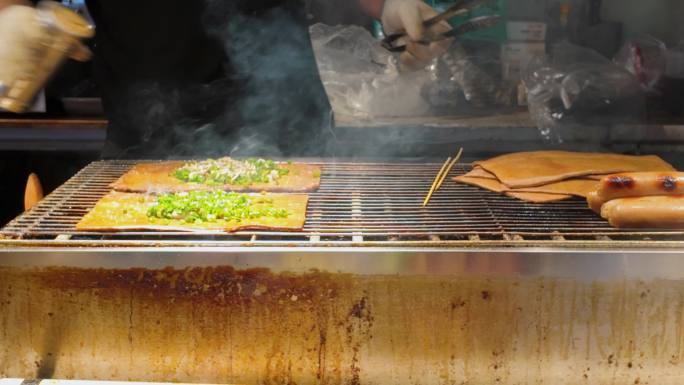 美食街烧烤豆腐干