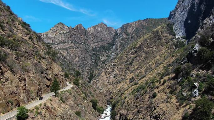 种类峡谷风景小路，红杉和国王峡谷国家公园风景车道，无人机拍摄