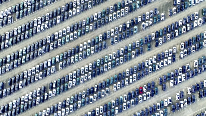航拍中国新能源汽车工厂大型停车场