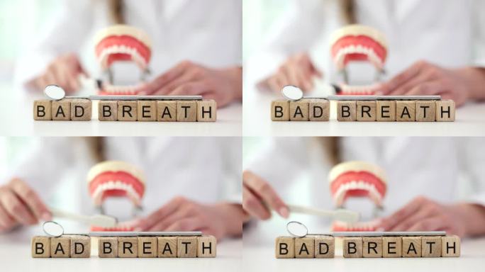 牙医清洁人类下颌的人工模型和文本口臭牙齿