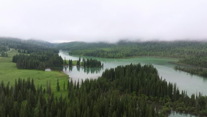 航拍夏季的新疆喀纳斯神仙湾风景