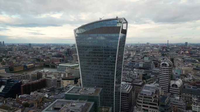 无人机拍摄的芬彻奇大厦(对讲机)在伦敦，英国，英国