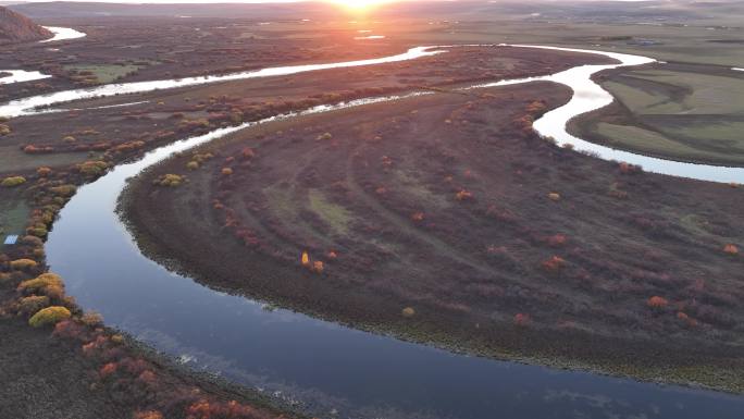 呼伦贝尔湿地河流夕阳秋色
