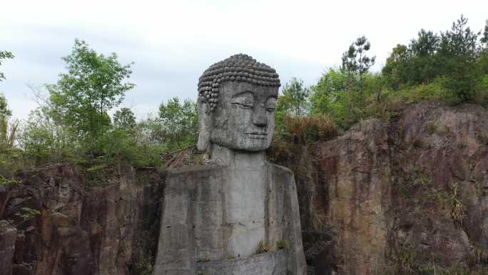 浙江深山未完成雕刻的大佛