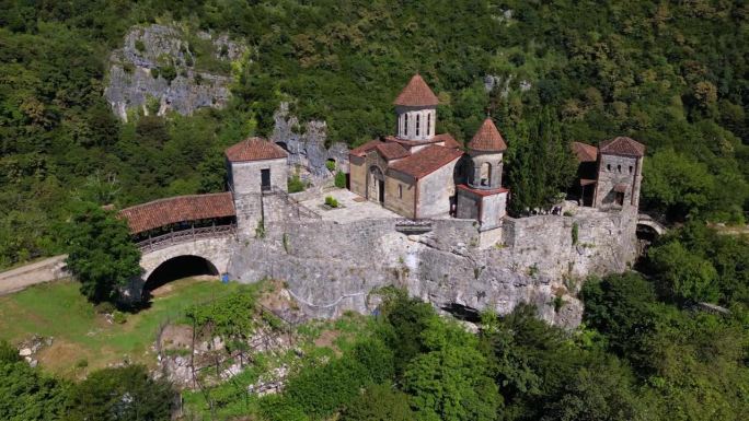 格鲁吉亚，库塔伊西，莫特萨米塔修道院，无人机航拍画面
