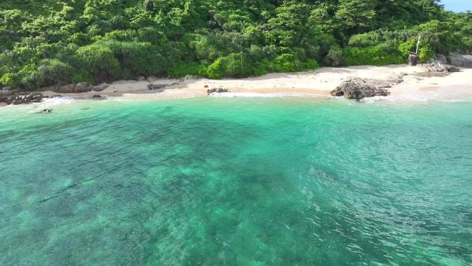 海浪沙滩无人岛