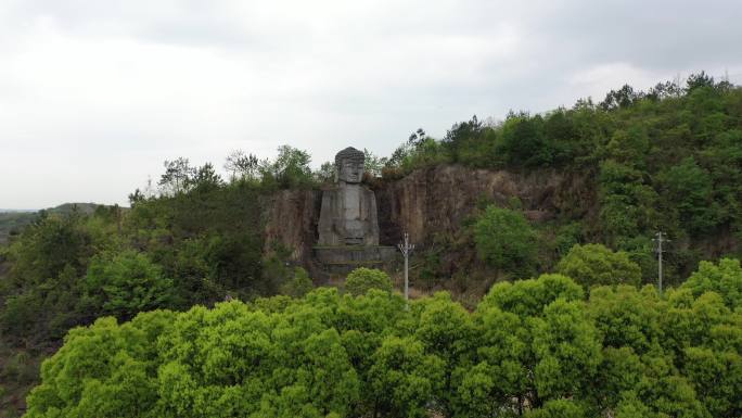 浙江深山原始未雕刻完成的大