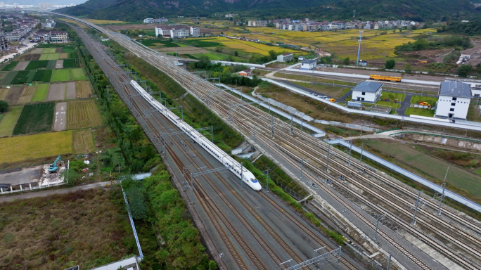 航拍高铁进出站 复信号动车组铁路