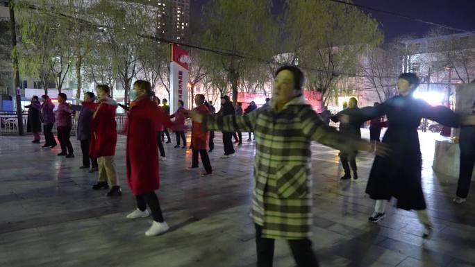 广场舞 锻炼身体 老年人健身舞 夜晚公园