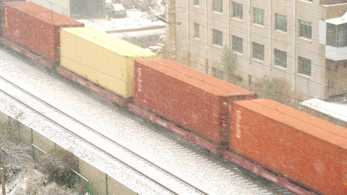 下雪天火车 奔跑的火车