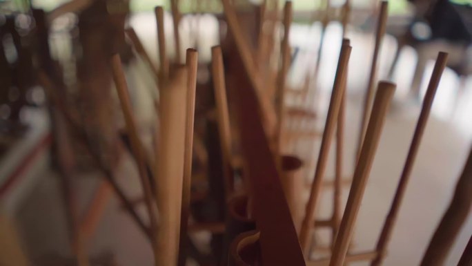 angklung的近景，来自爪哇的传统印尼乐器，由竹子制成。通过摇动来发出声音。