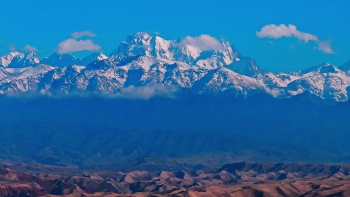 航拍天山博格达峰