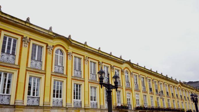视频4K，波哥大市玻利瓦尔广场的列瓦诺宫。殖民建筑(哥伦比亚)
