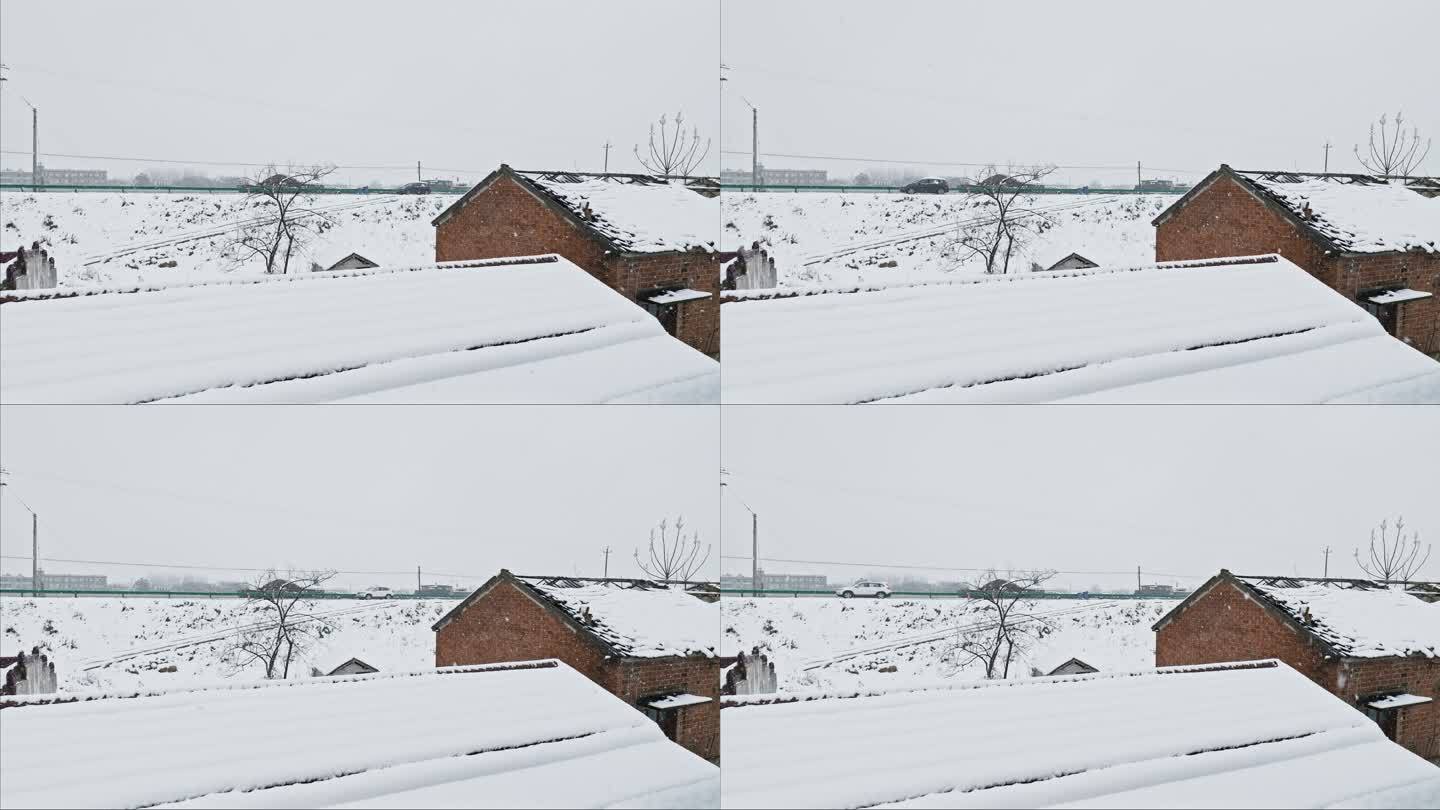 冬天农村鹅毛大雪屋顶积雪