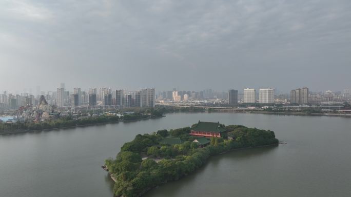 航拍南昌象湖湿地公园风景区环漪阁城市风光