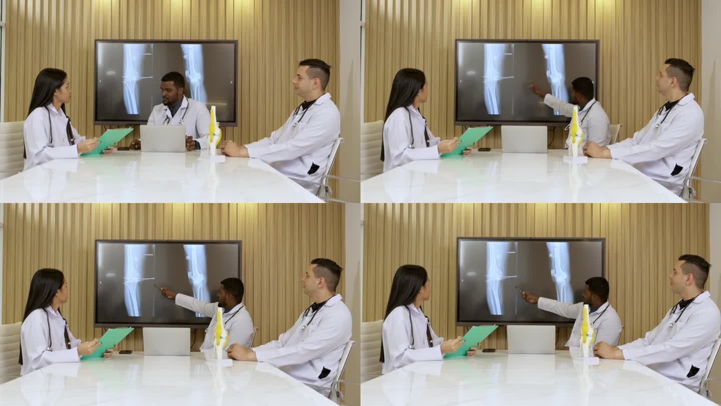 医生讨论病人膝关节的核磁共振扫描结果