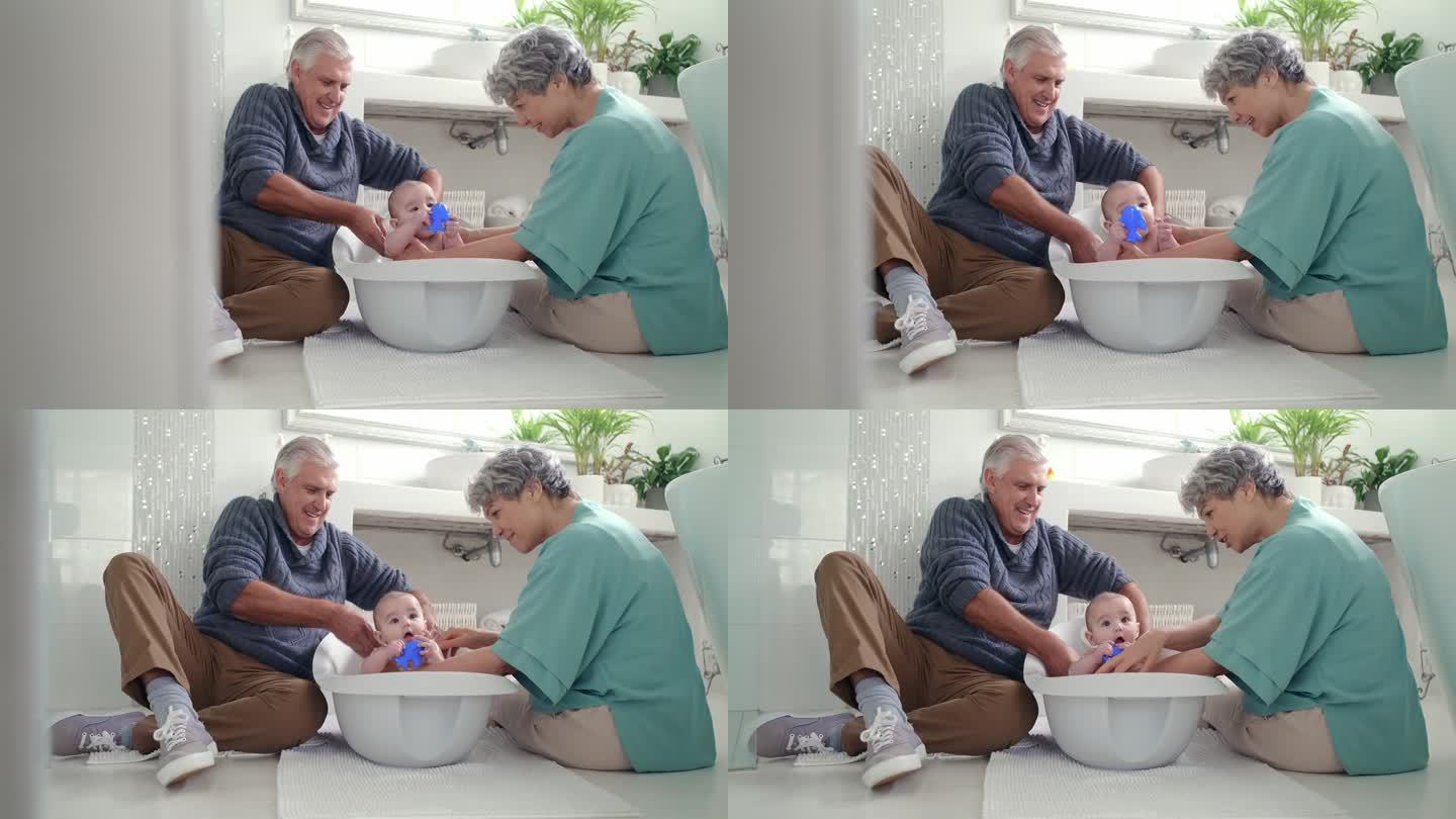 洗澡，健康和祖父母与婴儿清洁，卫生和健康的浴缸在家里。有新生儿的家庭、托儿所和老年夫妇，儿童和婴儿在