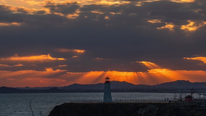 大连泊霞湾灯塔朝霞海上日出航拍延时摄影