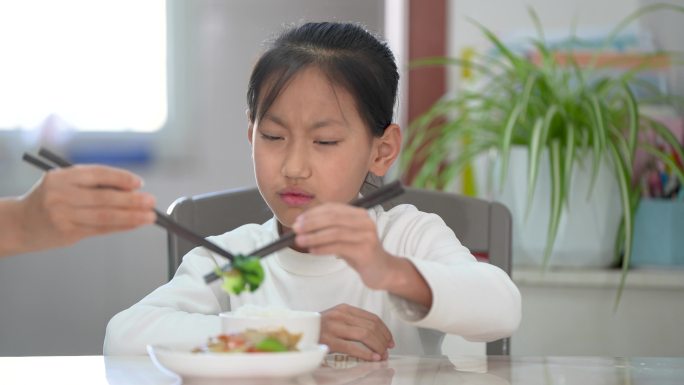 小孩挑食