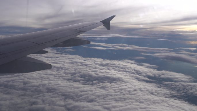 4K飞机窗外 机翼云海