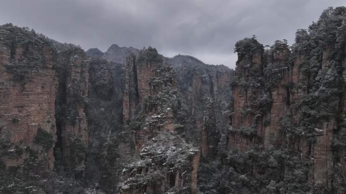 张家界森林公园雪景4k航拍