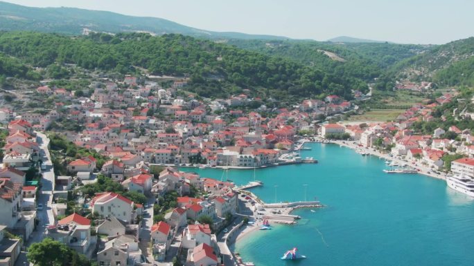 克罗地亚布拉克岛上美丽的城市景观