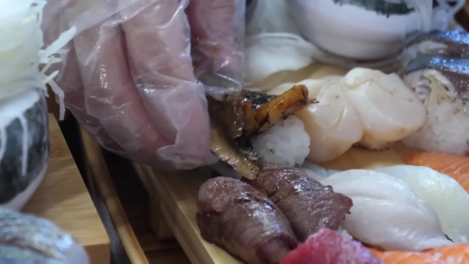 海鲜盛宴-丰盛的卷和寿司拼盘