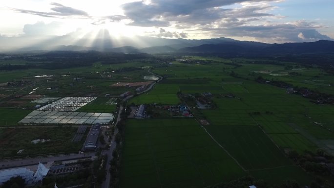 泰国清莱白庙夕阳航拍