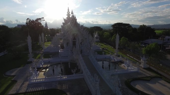 泰国清莱白庙夕阳航拍