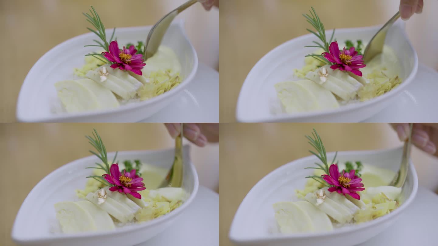榴莲糯米配上一勺榴莲冰淇淋。泰国甜点。