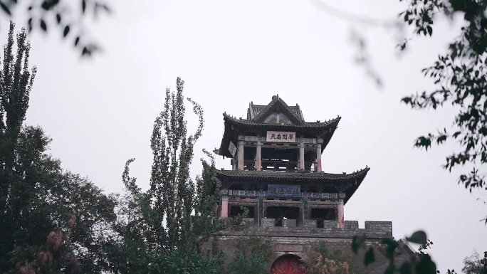 古建筑屋檐落雨 下雨