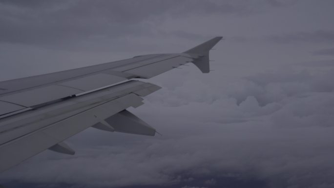 4K飞机窗外 穿过云雾 云层云海
