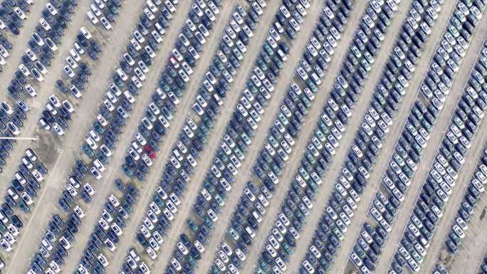 航拍新能源汽车工厂大型停车场