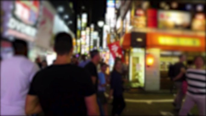 日本东京，新宿:歌舞伎町的夜景。