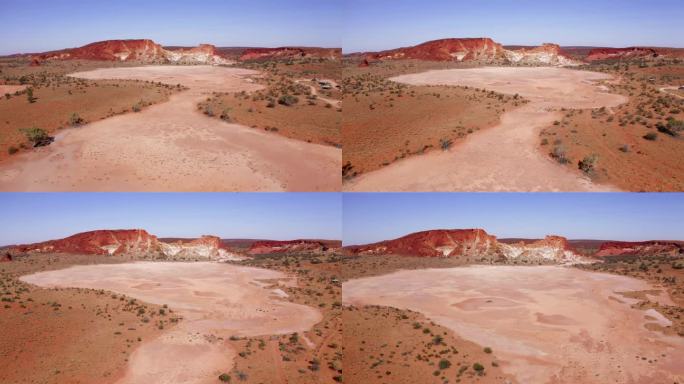 彩虹谷和荒凉的粘土盘沙漠地区南部的爱丽丝泉，北领地。彩虹谷出现在1986年的飞行医生系列中。
