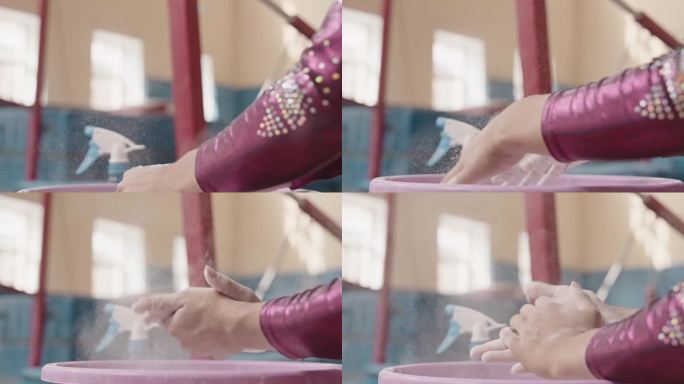 体操运动员在做艺术动作前在手上擦粉笔粉