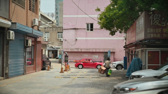 街道 老房子 老建筑 宠物 车流 人文