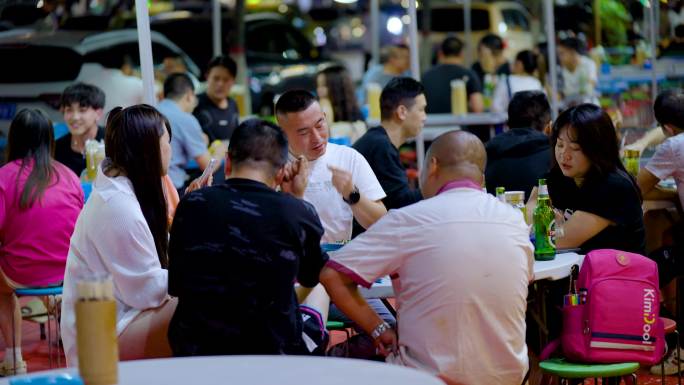 城市夜景夜市烧烤小吃夜生活脚步小吃美食街