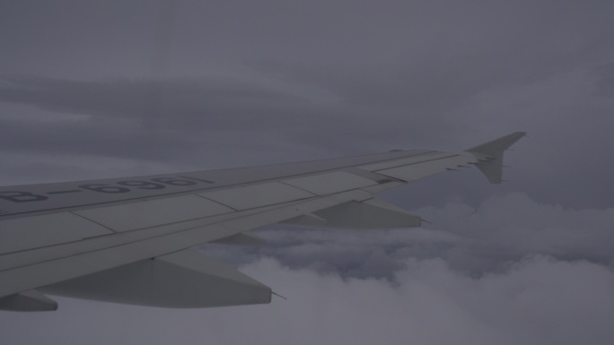 4K飞机窗外 云层云海机翼 傍晚