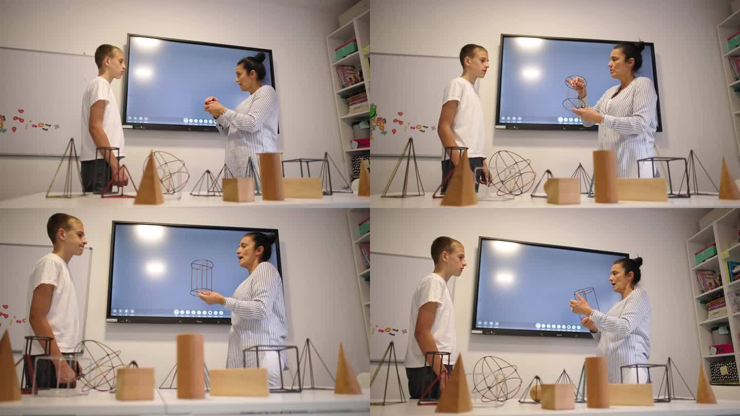 在私立学校的教室里，一位白人女几何老师正在和一名男小学生进行一对一的教学