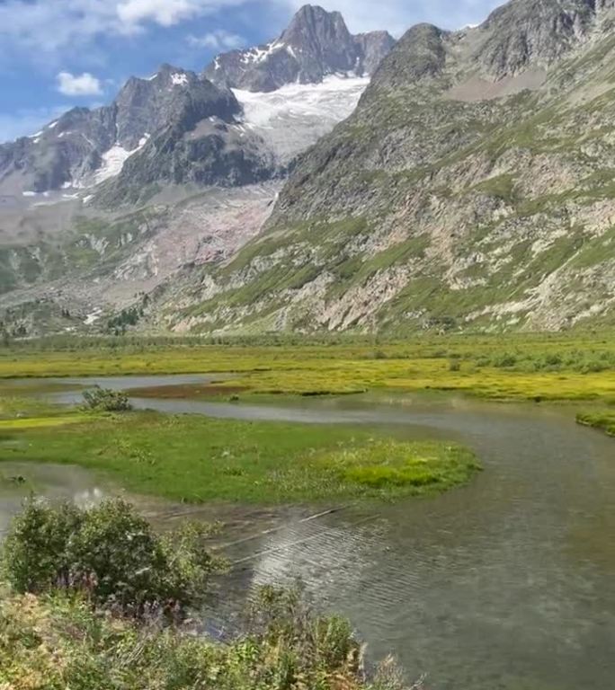 POV在勃朗峰附近的高山小径徒步旅行