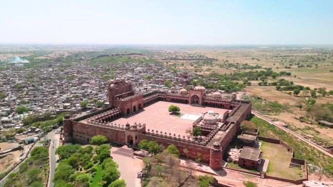印度，Fatehpur Sikri:鸟瞰北方邦历史小镇的胜利门和Jama Masjid清真寺——南亚