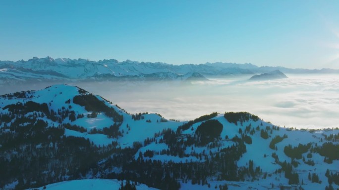 日吉山皇后山全景。瑞士阿尔卑斯山，卢塞恩，瑞士