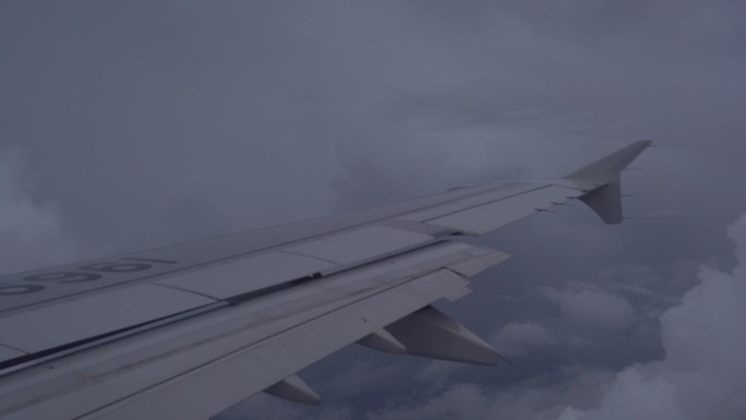 4K飞机窗外 机翼云层云海