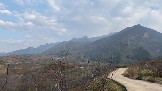 蓝天白云高山绿树乡村野地