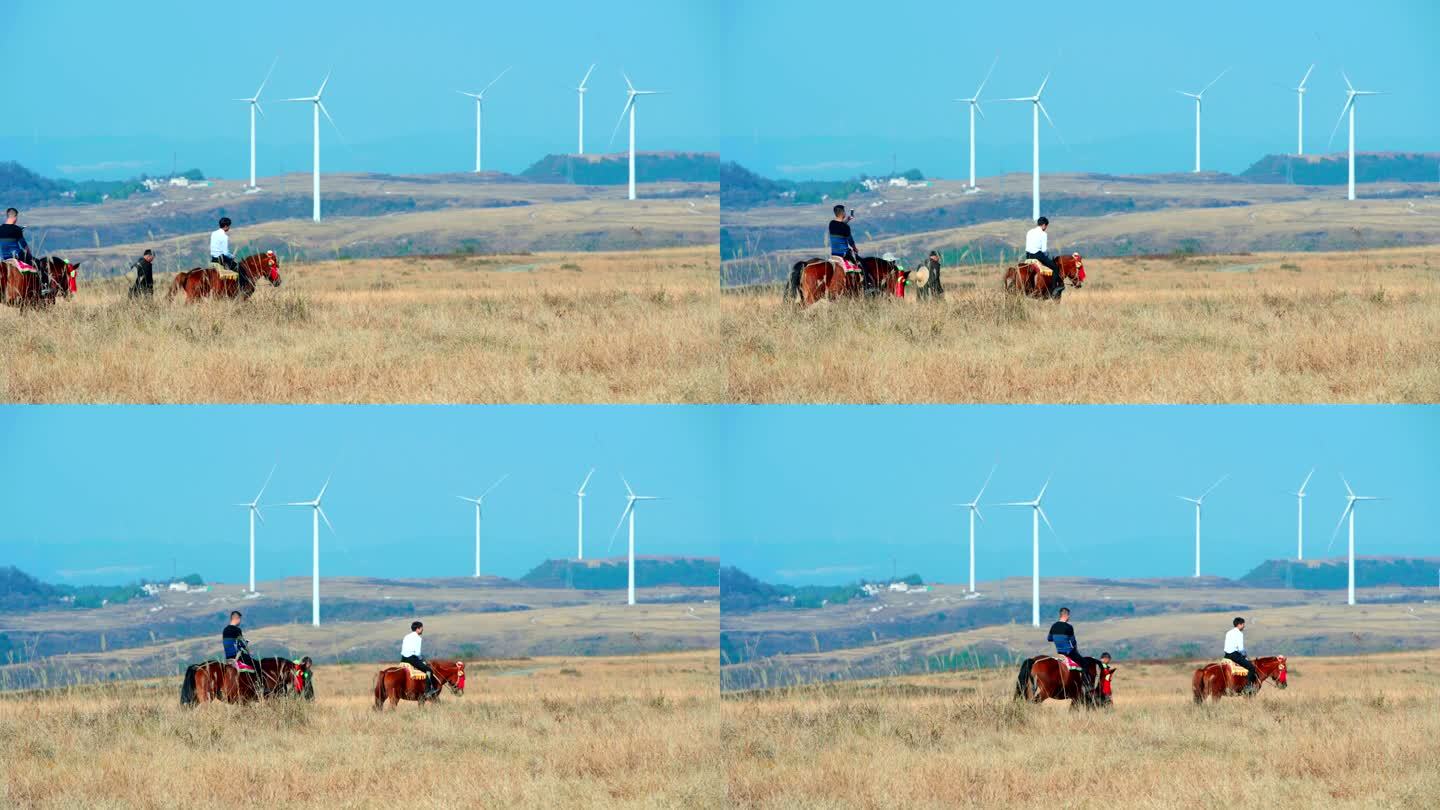 草原游客骑马