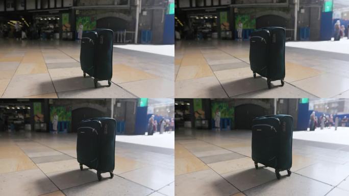 危险的，无人看管的手提箱独自留在拥挤的火车站