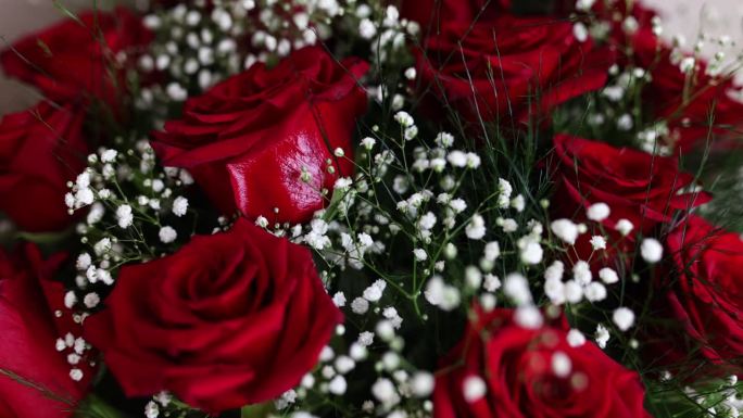 美丽的红玫瑰在新娘捧花特写4k电影